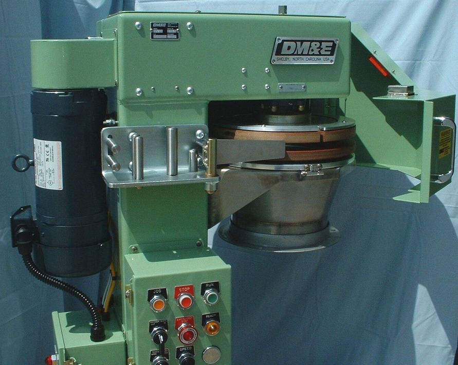 芳紡纖維切斷機(jī).jpg 芳紡纖維切斷機(jī).jpg